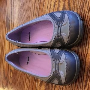 Teva Slip on Size 8 Purple